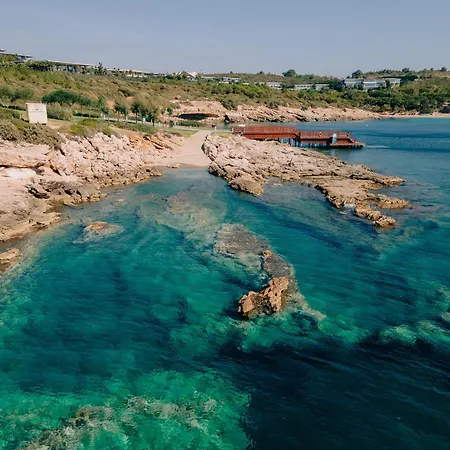 Hiddenbay Teos *